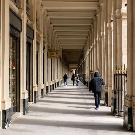 Veeve - By The Palais Royal Apartment Paris